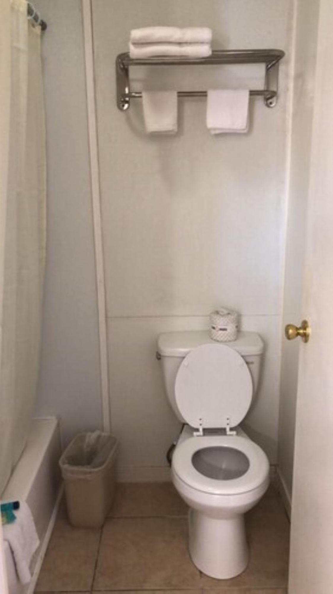 Lake Country Inn Riverside 외부 사진